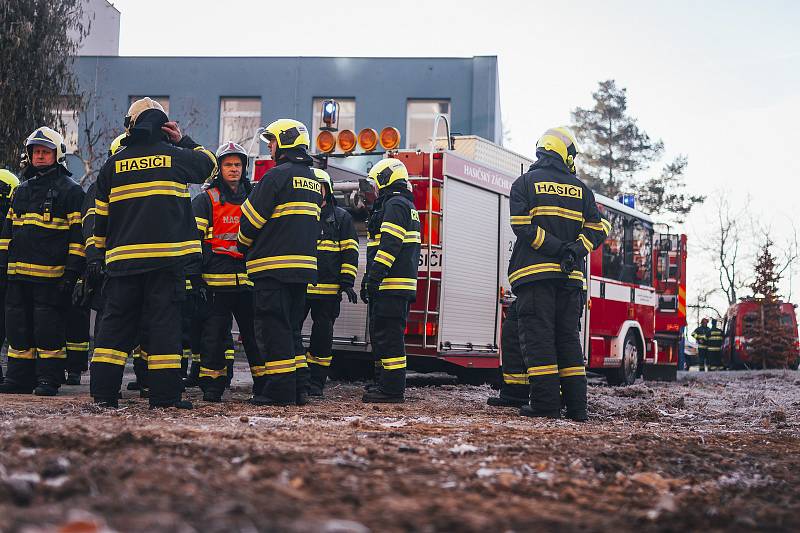 Houkání sirén hasičských i policejních vozidel se ve čtvrtek ráno rozléhalo areálem Uherskohradišťské nemocnice i jeho okolím. Naštěstí šlo o součást předem plánovaného společného cvičení složek Integrovaného záchranného systému Zlínského kraje.