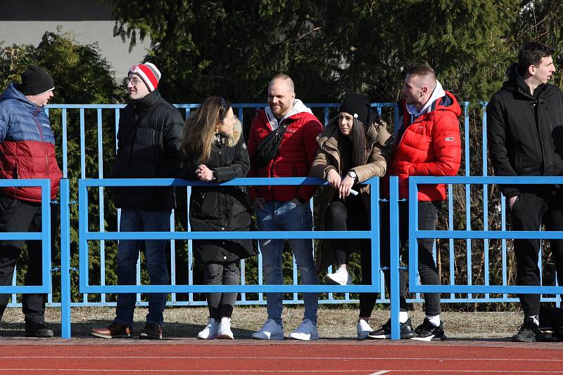 Fotbalisté Uherského Brodu (červené dresy) v 19. kole MSFL podlehli doma na Lapači Otrokovicím 2:3.