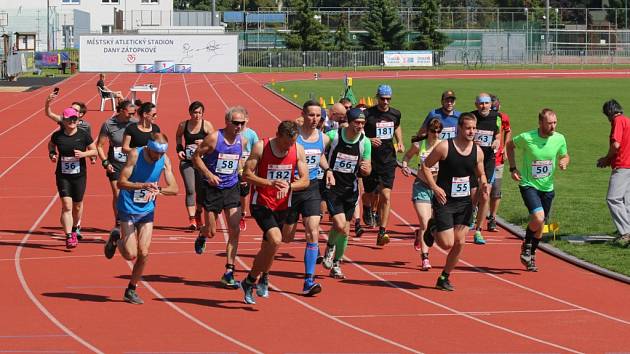 Na start Slovácké hodinovky se postavilo třiadvacet běžců. Byl mezi nimi i zakladatel iniciativy Běžím s Květošem Tomáš Ježek.