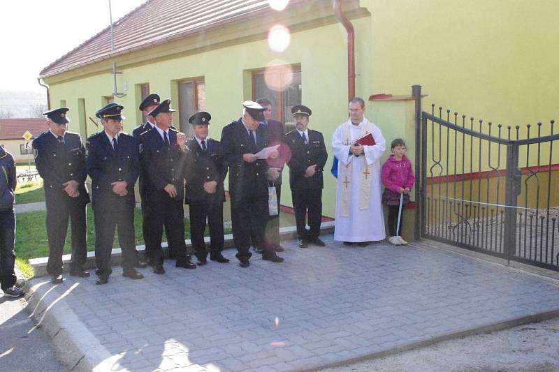 Slavnostní otevření nové hasičské zbrojnice v hradčovické Lhotce.