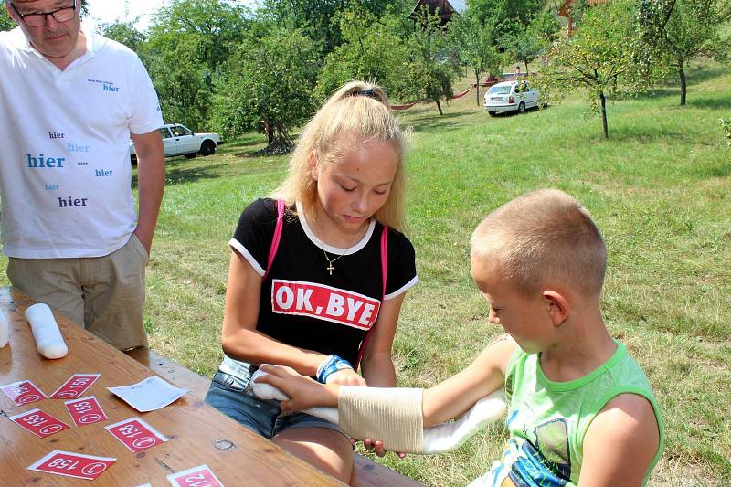 JAKO V POHÁDCE. Nadšenci z Kudlovické doliny připravili pro děti i dospělé už 14. ročník pohádkové stezky.