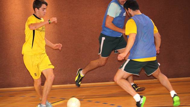 Futsalová Superfrankie liga: utkání nadtavbové části o 9.-15. místo mezi týmy NGBS a GFC.