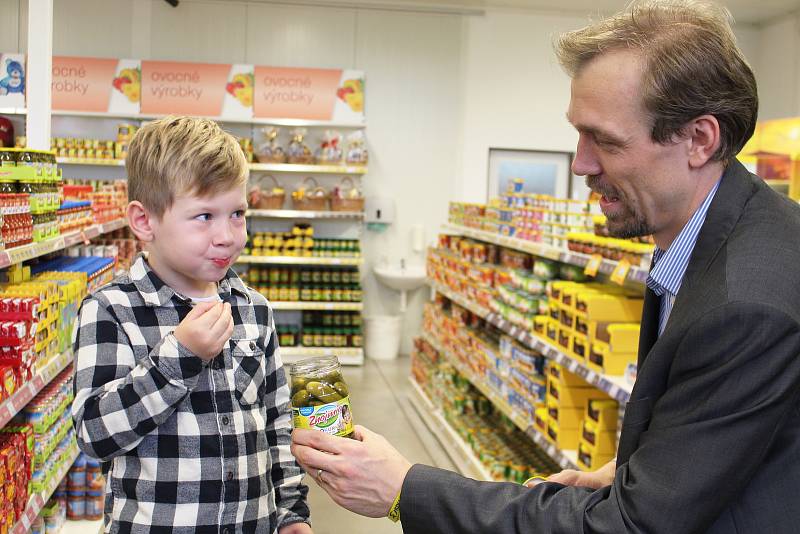 Jakub Sladký z Uherského Hradiště se stal novou tváří dětských výrobků přední české potravinářské společnosti Hamé. Jeho šibalský úsměv zdobí kečup Otmánek a okurky Znojmia.