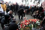 Pietním aktem u místa tragédie se občané Uherského Brodu rozloučili se zavražděnými lidmi.