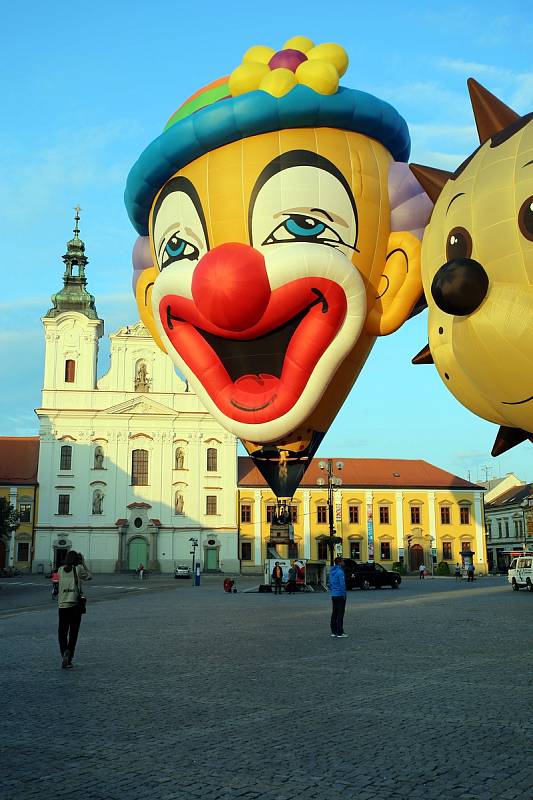 22. mistrovství České republiky v balónovém létání, start balónů z Masarykova náměstí