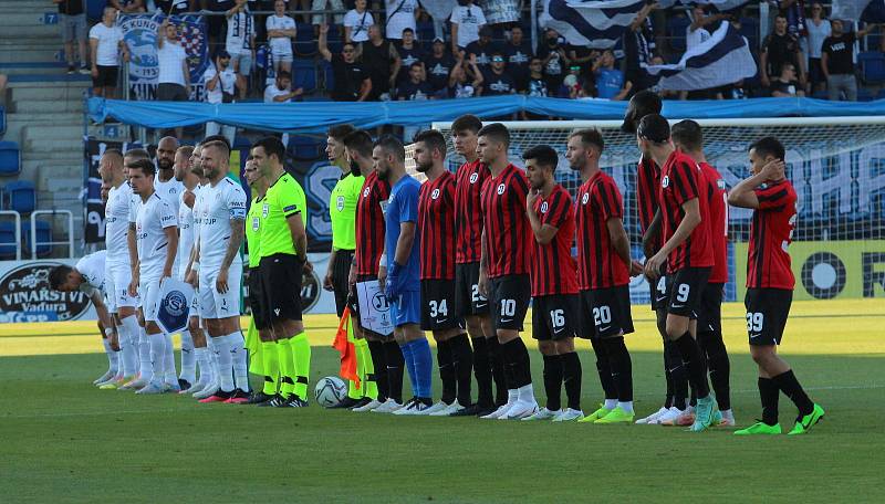 Fotbalisté Slovácka (bílé dresy) ve čtvrtek večer hostili  v odvetě Evropské konferenční ligy bulharský celek Lokomotiv Plovdiv.