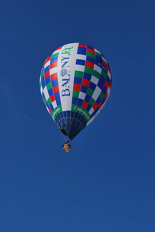 Přelet přes Lysou horu zvládl jediný ze tří balonů. Výhledy na Moravskoslezské Beskydy byly úchvatné.