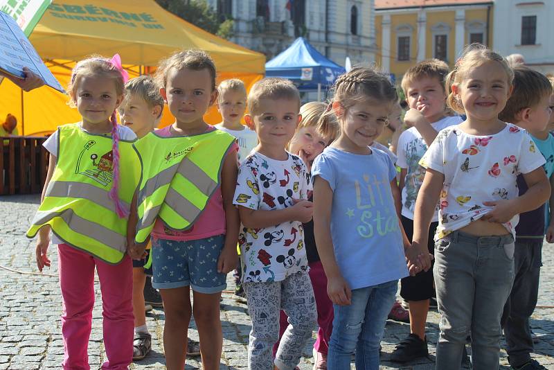 Masarykovo náměstí v Hradišti zaplnilo šest stovek dětí. Ze škol je vylákal Evropský Den bez aut