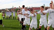 Fotbalisté Uherského Brodu slaví postup do divize, který jim zajistila jasná výhra nad 1. Valašským FC.