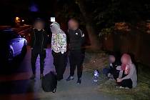 Marihuanu, extázi i lysohlávky našli celníci u dvojice Švýcarů nedaleko Komárova. Prý jeli na hudební festival