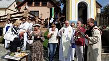 Vinný mok a burčák tekl před domy vinařů. Ochutnávala jej nejen rada starších, ale i občané.  