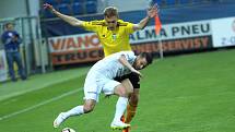 1. FC Slovácko - MFK Karviná (ve žlutém)