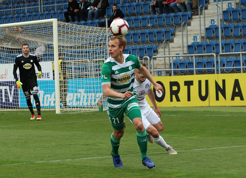 Fotbalisté Slovácka (v bílých dresech) proti Bohemians 1905