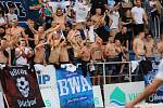 Fotbalisté Slovácka (v bílých dresech) v derby přemohli Zlín 1:0
