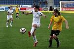 Fotbalistky Slovácka (v bílých dresech) na Městském stadionu Miroslava Valenty zdolaly Horní Heršpice 2:1.