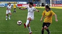 Fotbalistky Slovácka (v bílých dresech) na Městském stadionu Miroslava Valenty zdolaly Horní Heršpice 2:1.