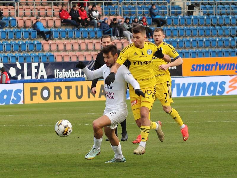 Fotbalisté Slovácka (bílé dresy) se v 18. kole FORTUNA:LIGY  doma utkali se Sigmou Olomouc.