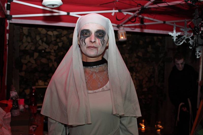 Tisíce lidí prožívaly v pátek večer halloweenskou atmosféru v areálu REC Group a Kovozoo Staré Město