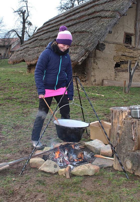 Chýše starých Slovanů provoněla už poosmnácté jídla skautských kuchtíků a kuchtiček.