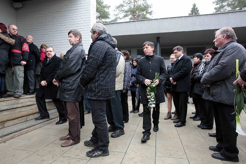 Pohřeb E. Š.ve smuteční síni na hřbitově v Uherském Brodě.