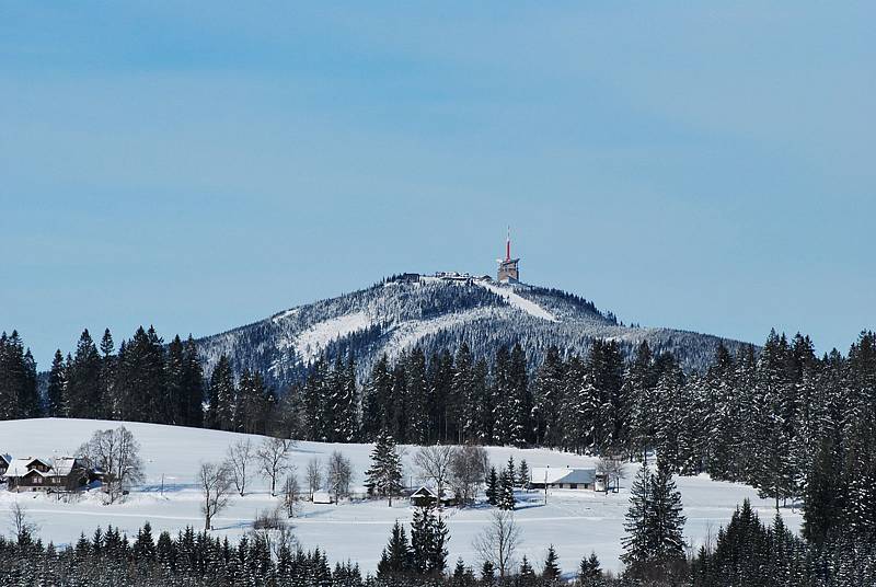 Přelet přes Lysou horu zvládl jediný ze tří balonů. Výhledy na Moravskoslezské Beskydy byly úchvatné.