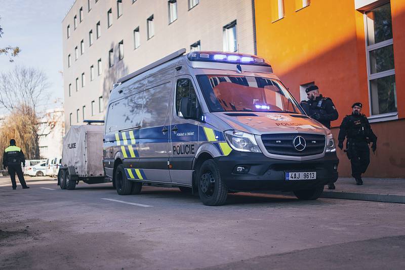 Houkání sirén hasičských i policejních vozidel se ve čtvrtek ráno rozléhalo areálem Uherskohradišťské nemocnice i jeho okolím. Naštěstí šlo o součást předem plánovaného společného cvičení složek Integrovaného záchranného systému Zlínského kraje.