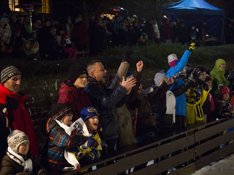 Karneval na ledě ve Strání vyvrcholil exhibičním hokejovým zápasem 