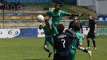 Starší dorostenci Slovácka (modré dresy) v úterní dohrávce 18. kola I. Celostátní ligy remizovali na Širůchu ve Starém Městě s Karvinou 1:1.