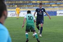 Fotbalisté Slovácka B (v modrých dresech) porazili v posledním přípravném zápase před krátkou pauzou divizní Bzenec 3:2.
