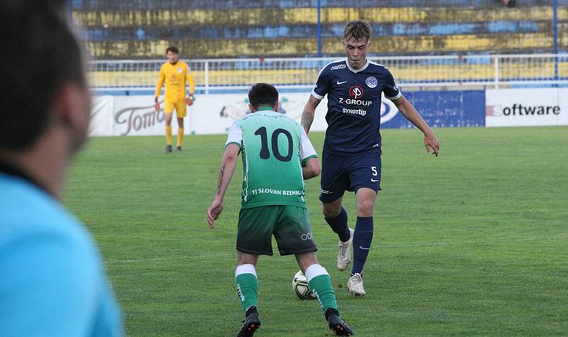 Fotbalisté Slovácka B (v modrých dresech) porazili v posledním přípravném zápase před krátkou pauzou divizní Bzenec 3:2.