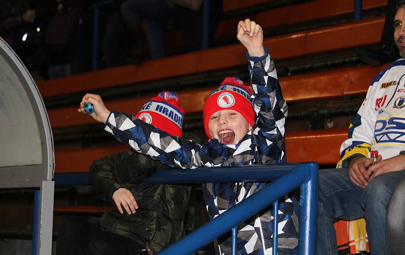 Hokejisté HC Uherské Hradiště (v červeném) porazili v derby Uherský Brod 6:0.