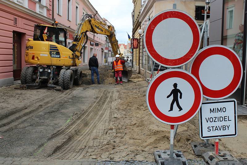 Rekonstrukce ulice Prostřední v Uherském Hradišti v dubnu 2022.