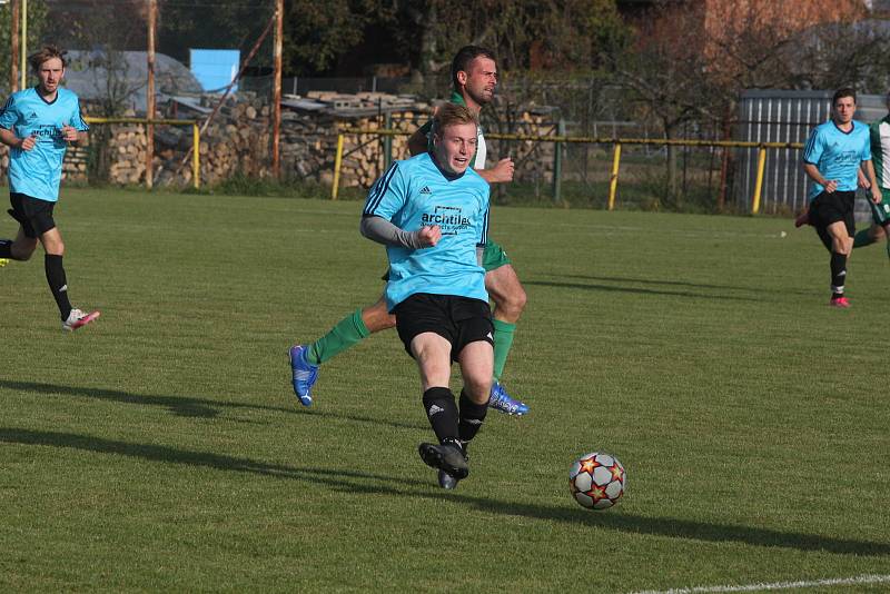 Fotbalisté Ostrožské Nové Vsi (zelenobílé dresy) ve 12. kole I. B třídy skupiny C zdolal Polešovice 2:1.