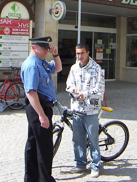 Strážníci rozdávali hříšníkům rady. Nyní, jak tvrdí, přijdou na řadu pokuty.