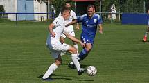 Fotbalisté Slovácka B (bílé dresy) v 6. kole MSFL podlehli Uničovu 1:2.