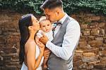 Brankář Slovácka Filip Nguyen společně se ženou Anetou a půlroční synem Filipem.