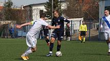 Fotbalisté Slovácka B (modré dresy) ve 20. kole MSFL přehrály Frýdek-Místek 5:1.