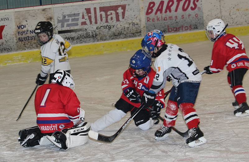 Nejmenší hokejisté HC Uherské Hradiště uplynulou sobotu získávali další zkušenosti ve slovenském Trenčíně.