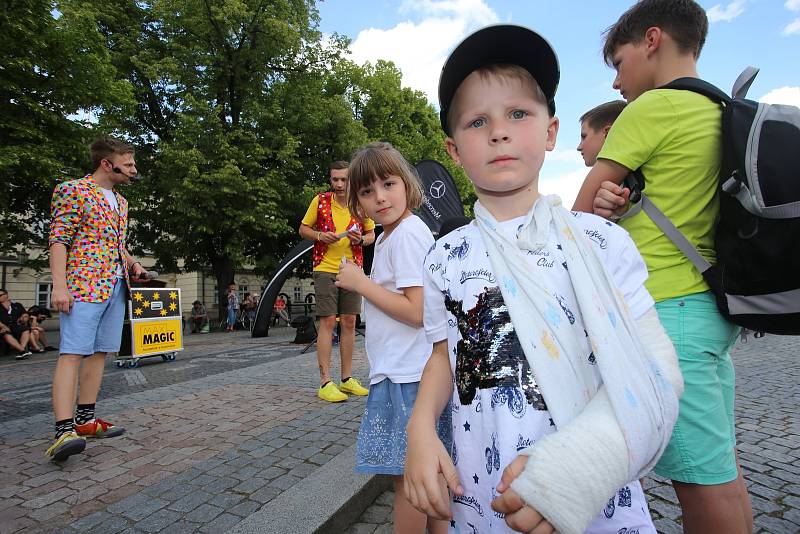 Magic festival 2018 v Uherském Hradišti. Kouzelné náměstí na Masarykově náměstí. Kouzelník Mišuge