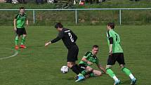 Fotbalisté Zlechova (zelené dresy) ve 20. kole krajské I. B třídy skupiny C přehráli doma Dolní Němčí 3:0.