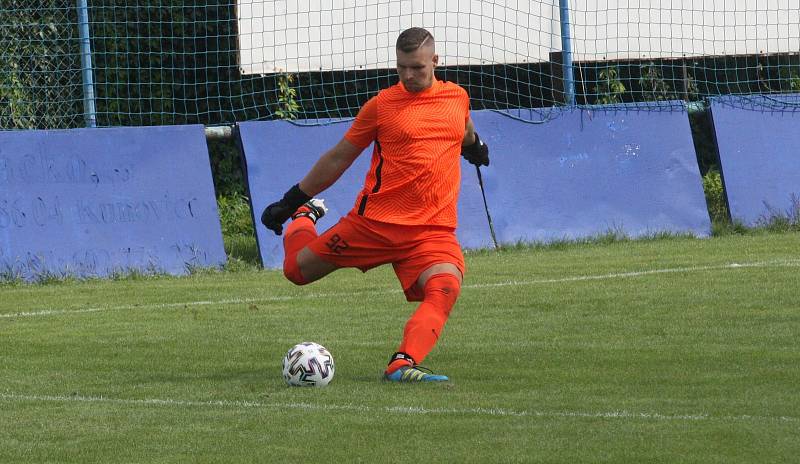 Fotbalisté Kunovice doma prohráli s Nivnicí 0:2. Hosty poprvé vedl nový hlavní trenér Pavel Barcuch.