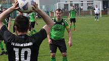 Fotbalisté Zlechova (zelené dresy) ve 20. kole krajské I. B třídy skupiny C přehráli doma Dolní Němčí 3:0.