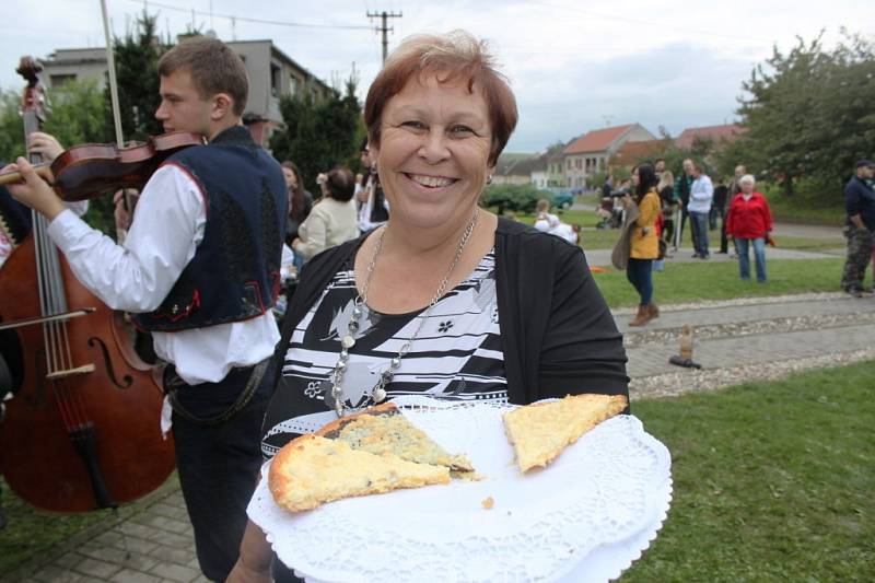 Na jalubských hodech nebyly jenom koláčky, ale také velké valašské koláče.