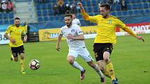 1. FC Slovácko - MFK Karviná (ve žlutém)