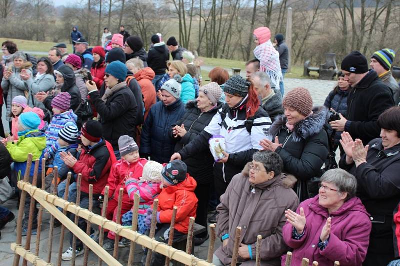 o rozloučení se zimou byla ve skanzenu vernisáž výtvarných prací klientů velehradského Vincentina.