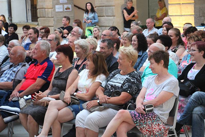 Vystoupení Vladimíra Hrona na nádvoří ostrožského zámku