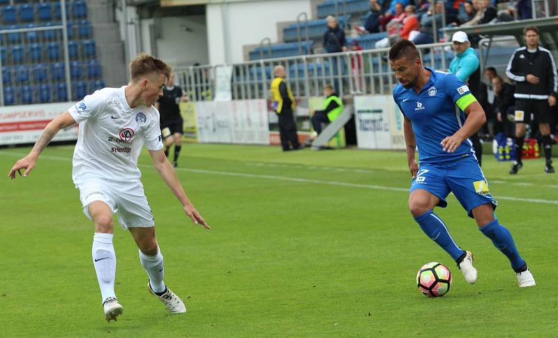 1. FC Slovácko - FC Slovan Liberec (v modrém)