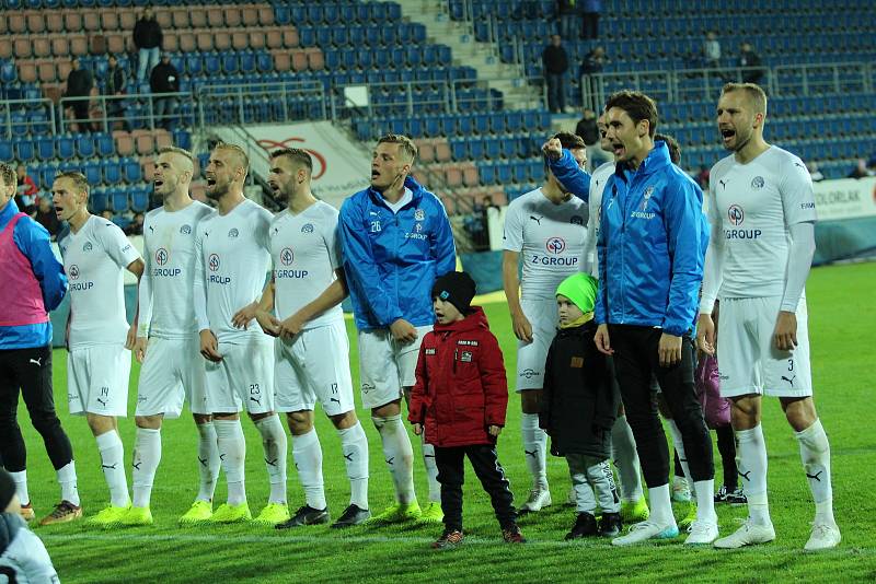 Fotbalisté Slovácka (v bílých dresech) v předehrávce 12. kola FORTUNA:LIGY porazili Liberec 3:1.