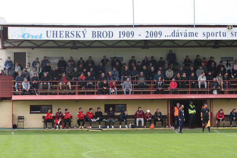 Fotbalisté Uherského Brodu (červené dresy) v 7. kole MSFL zdolali Frýdek-M9stek 2:1.