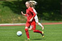 Patnáctiletá stoperka Slovácka Lucie Jelínková patří mezi talentované fotbalistky České republiky.